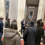 Abgeordneter zum Nationalrat und Bürgermeister von Afritz am See Max Linder empfängt die Sänger im Parlament