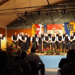 Eine gelungene Altersspanne im Chor.