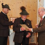 Rüdiger Graschitz vom Kärntner Sängerbund gratuliert